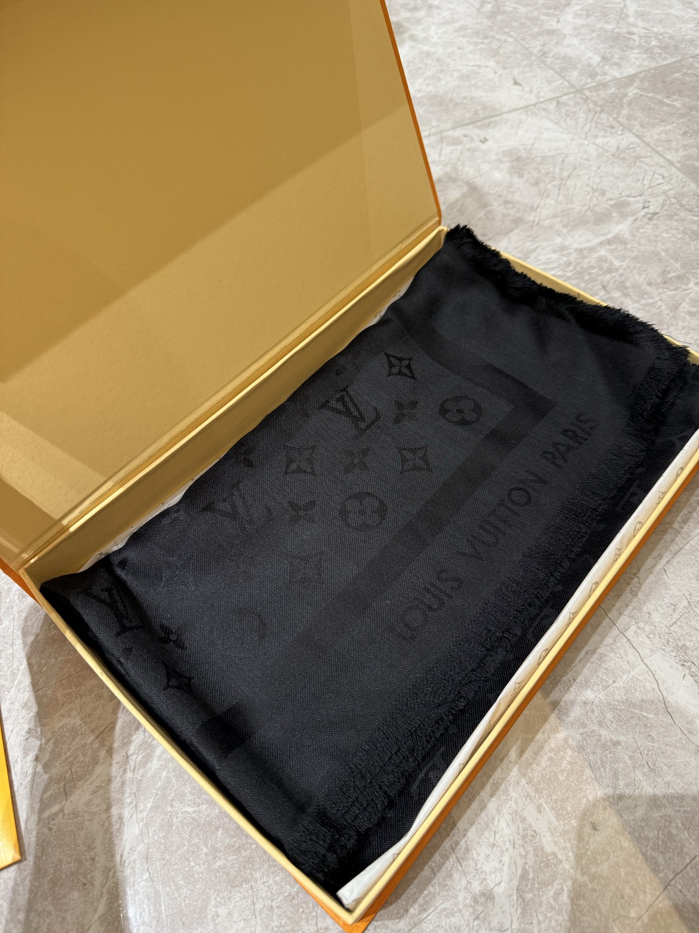 P🥤皇室LV路易威登极品硬货❗️品质好到几宿都不能正常入眠[流泪]可以Pk专柜的最极品的品质❗️披肩向昔