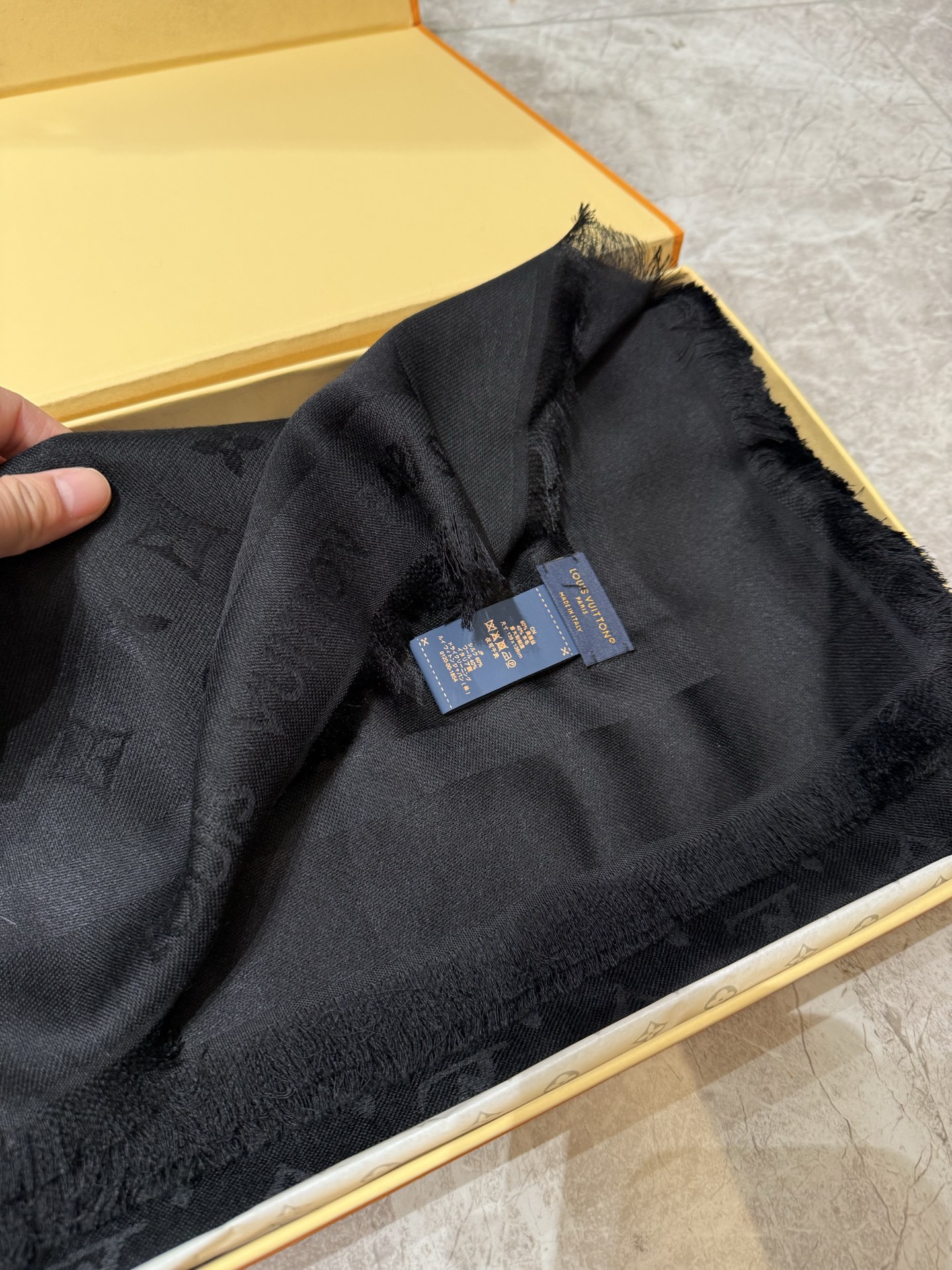 P🥤皇室LV路易威登极品硬货❗️品质好到几宿都不能正常入眠[流泪]可以Pk专柜的最极品的品质❗️披肩向昔