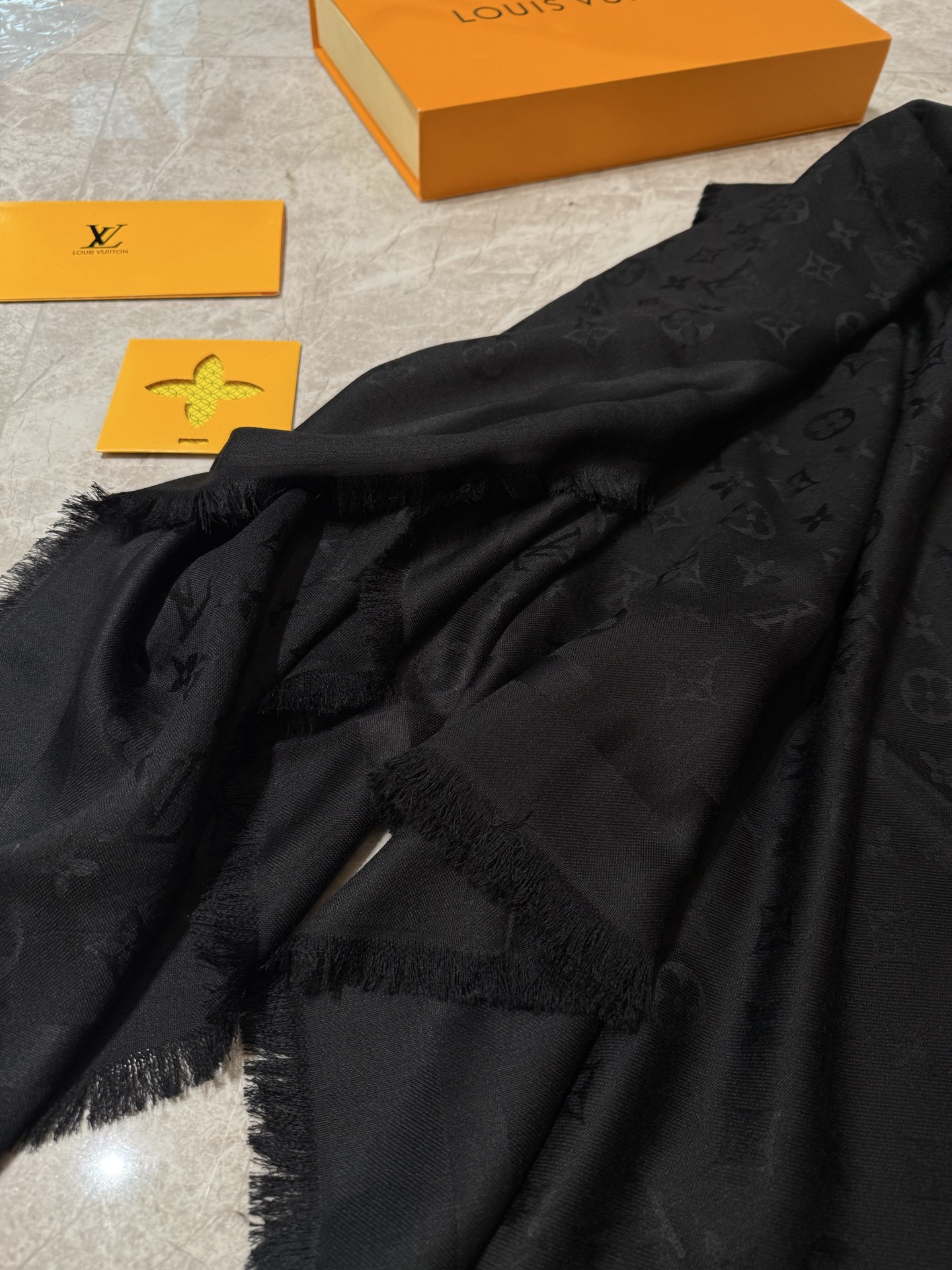 P🥤皇室LV路易威登极品硬货❗️品质好到几宿都不能正常入眠[流泪]可以Pk专柜的最极品的品质❗️披肩向昔
