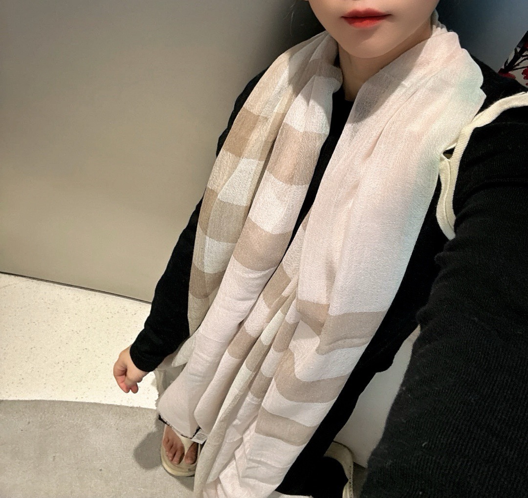 P‼️ 巴宝莉正装系列货 专供旗舰店的viP 💍💍💍顶级苏格兰进口山羊绒  🎆无比的高贵优雅 知性的款式