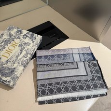 P高段位!是Dior的女人!经典藤格纹新演绎!!】实物有被惊艳到!!Dior今年25秋冬新出的Cannage藤格纹披肩, P高段位!是Dior的女人!经典藤格纹新演绎!!】实物有被惊艳到!!Dior今年25秋冬新出的Cannage藤格纹披肩,