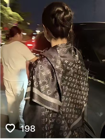 🆕 🆕 P🥤皇室LV路易威登极品硬货❗️品质好到几宿都不能正常入眠[流泪]可以🆕 Pk专柜的最极品的品质❗️披肩向昔日品