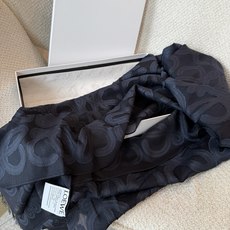 🆕 🆕 P罗意威新款围巾 实物真的太美啦~~ 手感也是超软的🥳 材质:42%棉+41%羊毛+17%桑蚕丝 尺寸:180× 🆕 🆕 P罗意威新款围巾 实物真的太美啦~~ 手感也是超软的🥳 材质:42%棉+41%羊毛+17%桑蚕丝 尺寸:180×