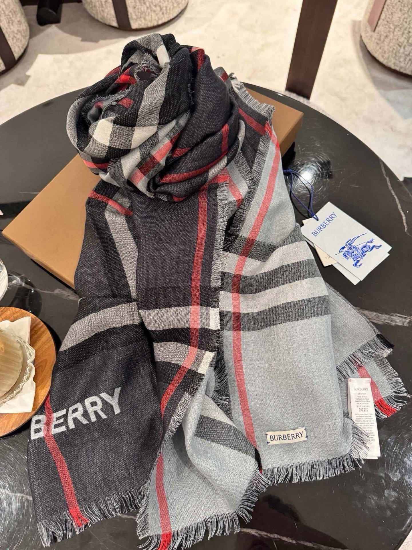 🆕 🆕 P高版本BURBERRY家经典格！2026年最值得入超值版，老友闭眼入！一条围巾两条的快乐！！！经典格，经典配色