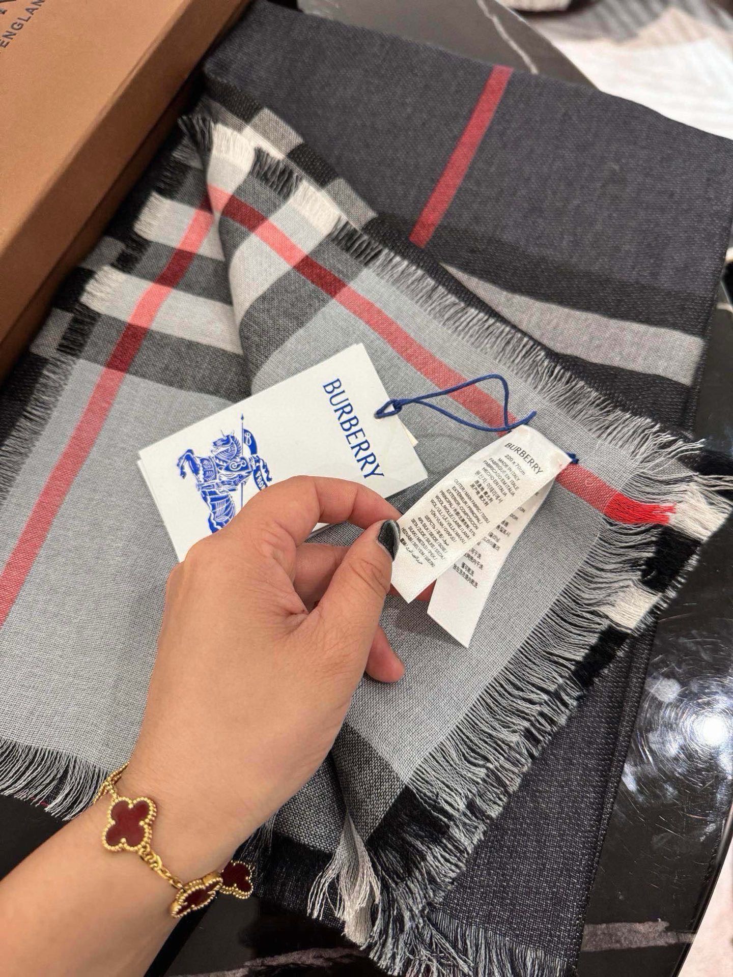 🆕 🆕 P高版本BURBERRY家经典格！2026年最值得入超值版，老友闭眼入！一条围巾两条的快乐！！！经典格，经典配色