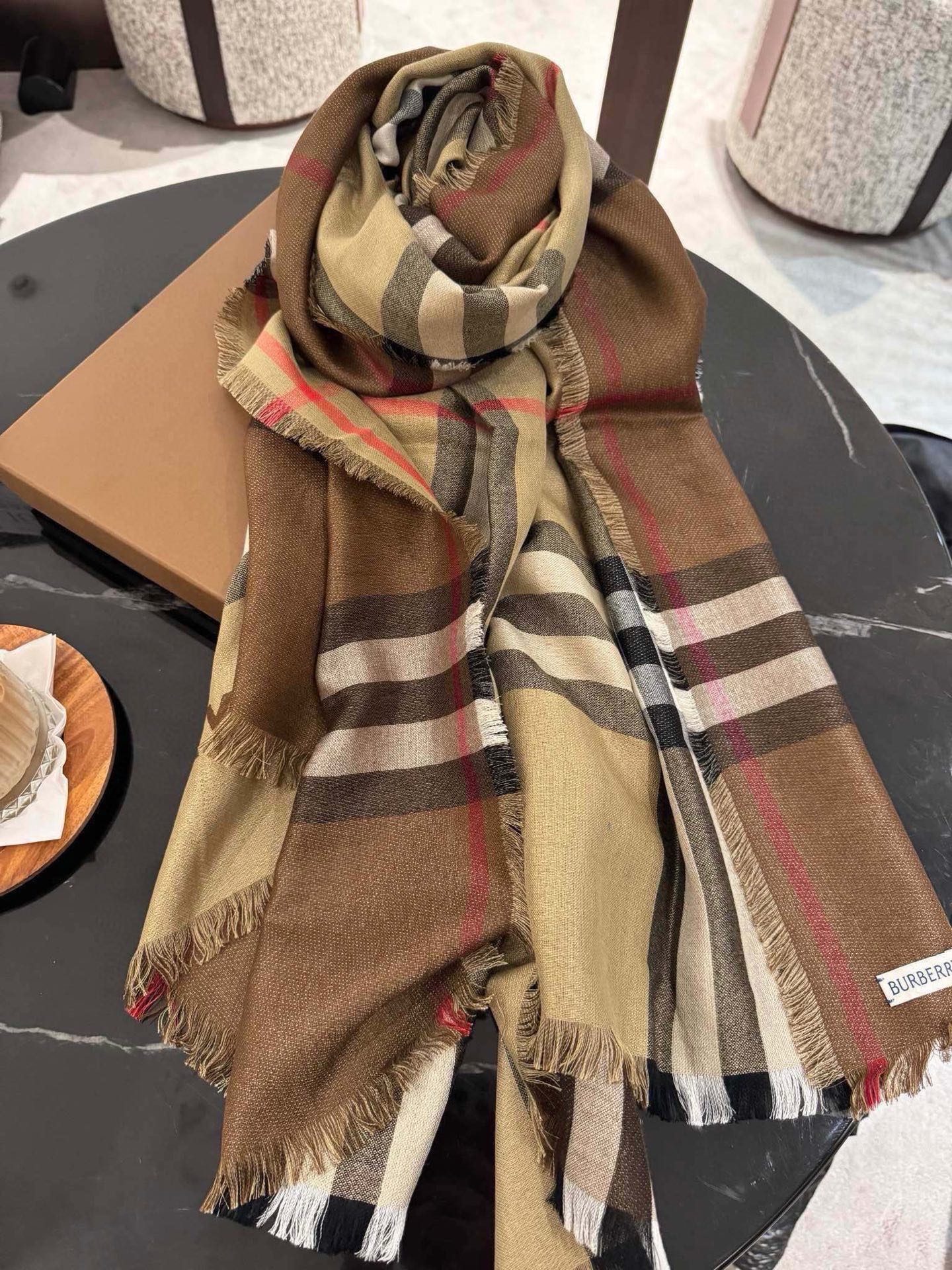 🆕 🆕 P高版本BURBERRY家经典格！2026年最值得入超值版，老友闭眼入！一条围巾两条的快乐！！！经典格，经典配色