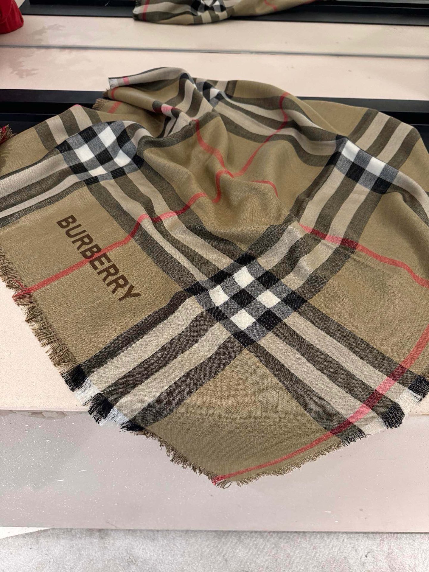 🆕 🆕 P高版本BURBERRY家经典格！2026年最值得入超值版，老友闭眼入！一条围巾两条的快乐！！！经典格，经典配色