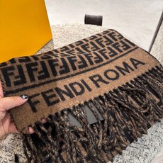 🆕 🆕 P 高版本♥️极品‼️Fendi今年最火的围巾🔥全世界都在抢的老花FF字母款🔥主打的限量大极品‼️专柜也是有钱也 🆕 🆕 P 高版本♥️极品‼️Fendi今年最火的围巾🔥全世界都在抢的老花FF字母款🔥主打的限量大极品‼️专柜也是有钱也
