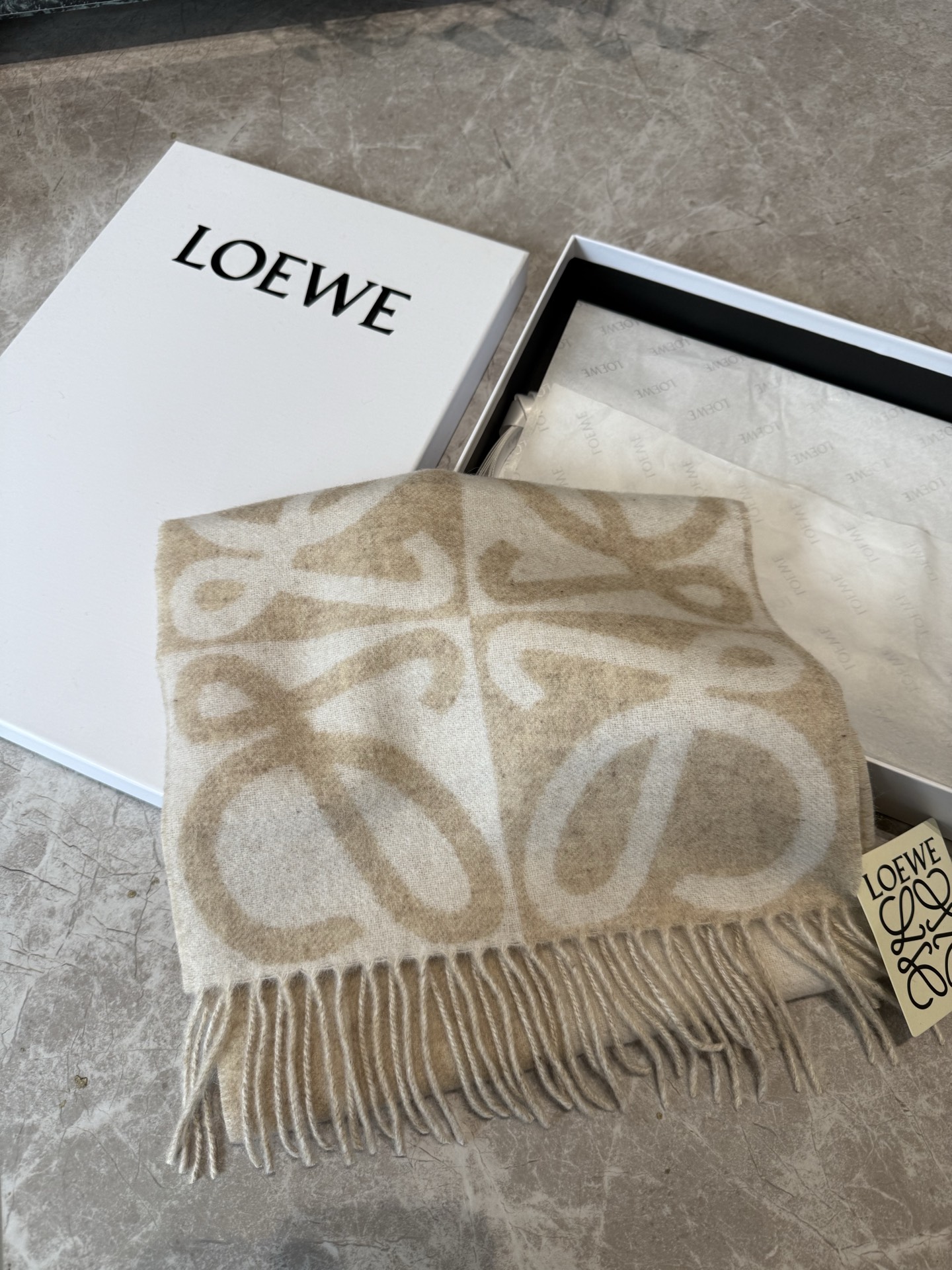 🆕 🆕 P💕同步 LOEWE罗意威｜双面拼色羊绒羊毛🤎💗 新品！粉拼驼这个配色真的温柔到骨子里 经典Anagram回纹大