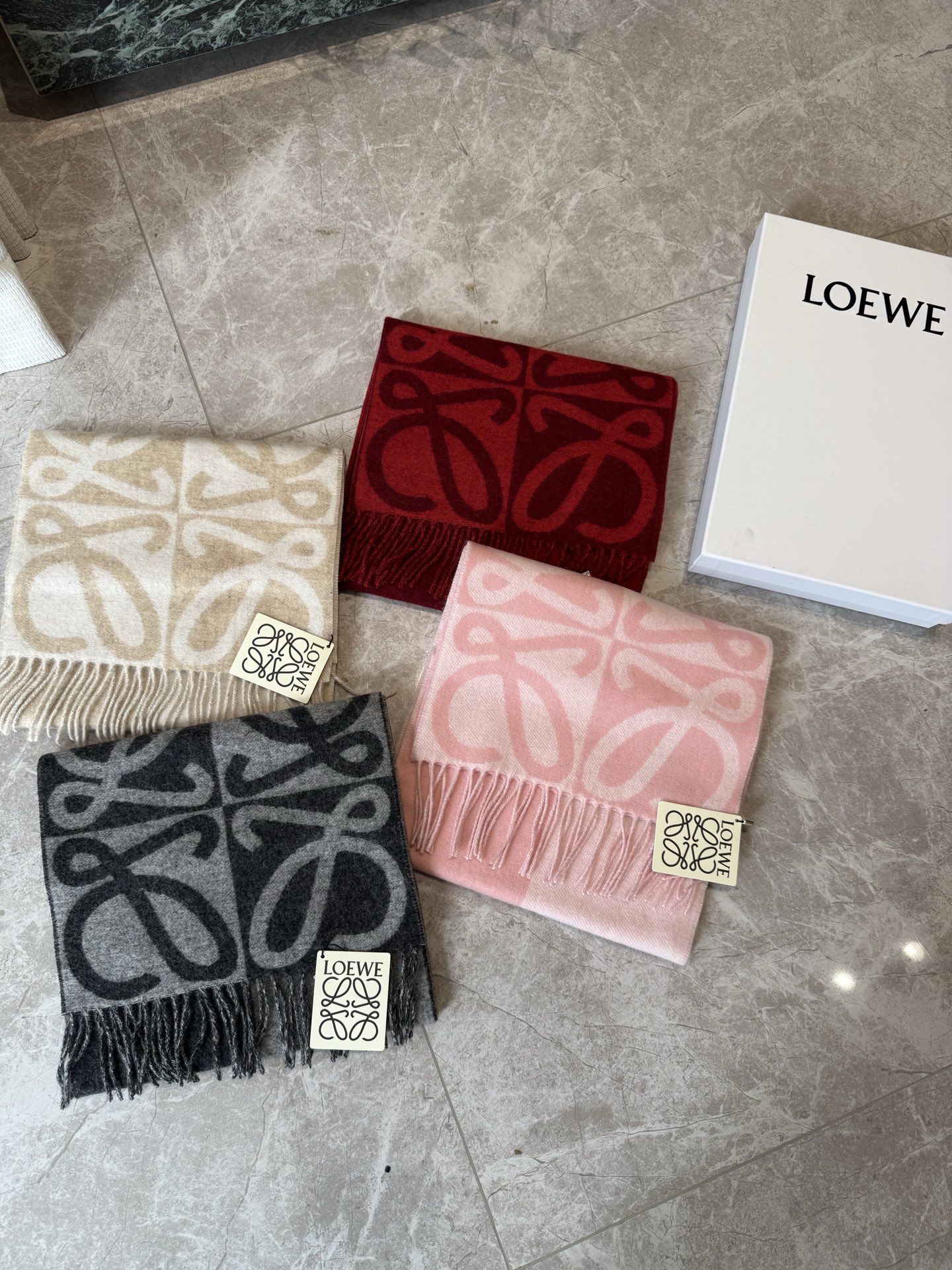 🆕 🆕 P💕同步 LOEWE罗意威｜双面拼色羊绒羊毛🤎💗 新品！粉拼驼这个配色真的温柔到骨子里 经典Anagram回纹大