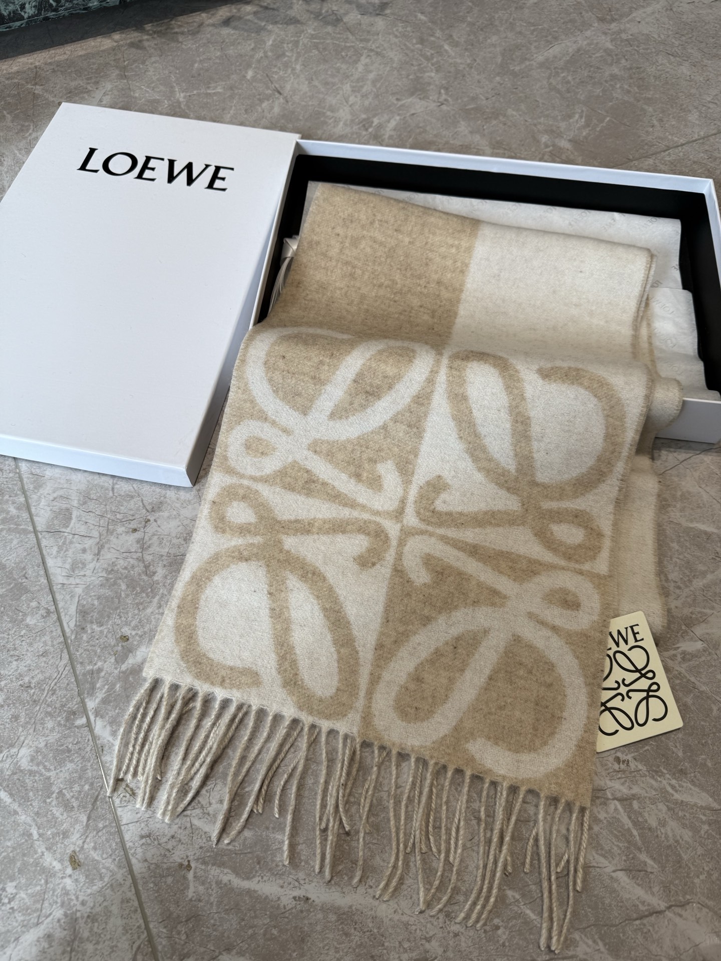 🆕 🆕 P💕同步 LOEWE罗意威｜双面拼色羊绒羊毛🤎💗 新品！粉拼驼这个配色真的温柔到骨子里 经典Anagram回纹大