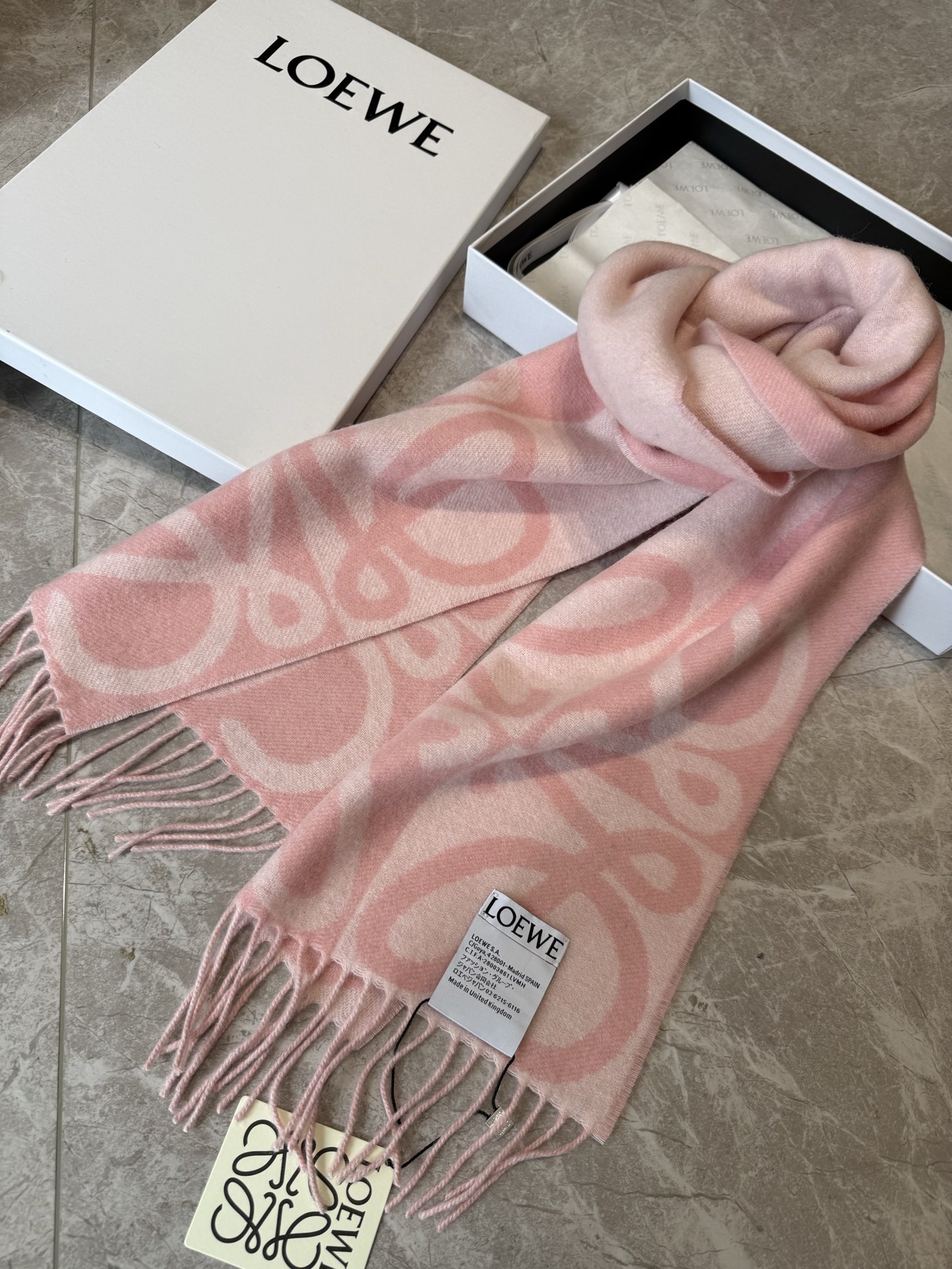 🆕 🆕 P💕同步 LOEWE罗意威｜双面拼色羊绒羊毛🤎💗 新品！粉拼驼这个配色真的温柔到骨子里 经典Anagram回纹大