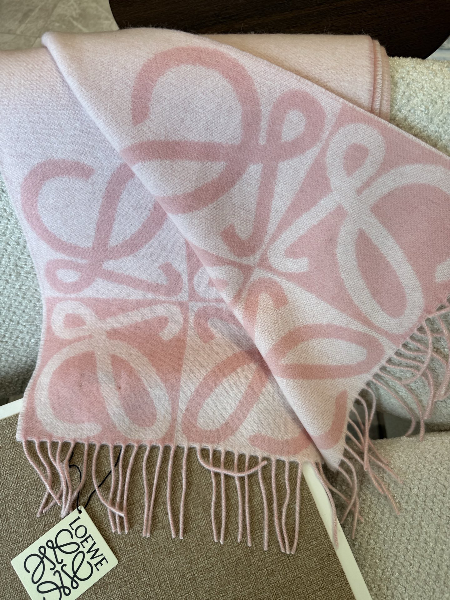 🆕 🆕 P💕同步 LOEWE罗意威｜双面拼色羊绒羊毛🤎💗 新品！粉拼驼这个配色真的温柔到骨子里 经典Anagram回纹大