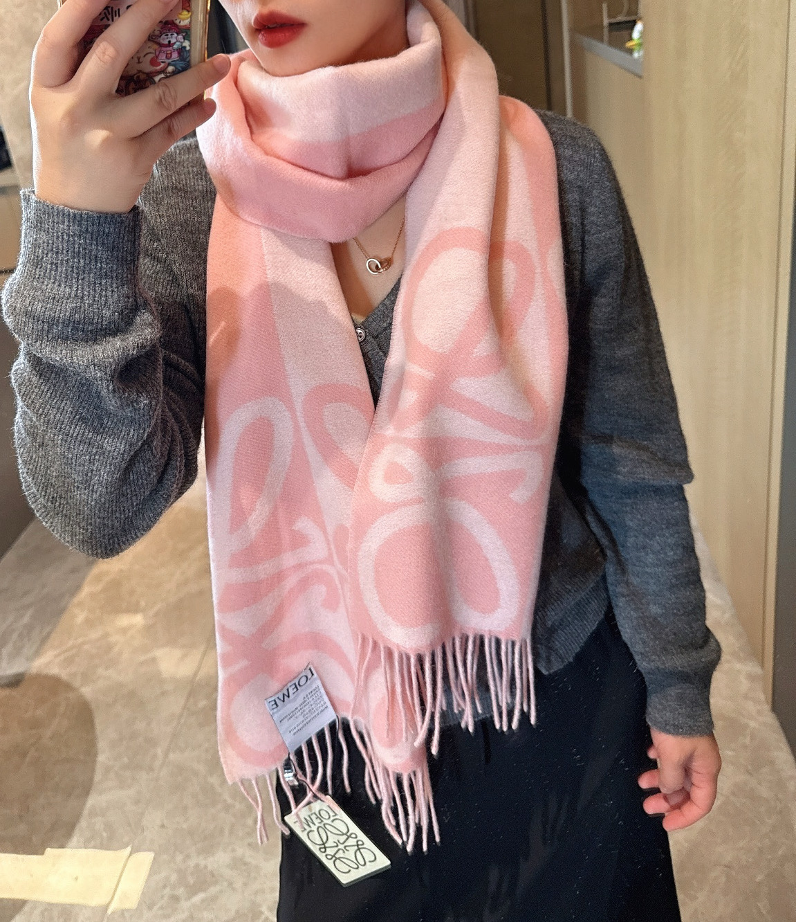 🆕 🆕 P💕同步 LOEWE罗意威｜双面拼色羊绒羊毛🤎💗 新品！粉拼驼这个配色真的温柔到骨子里 经典Anagram回纹大