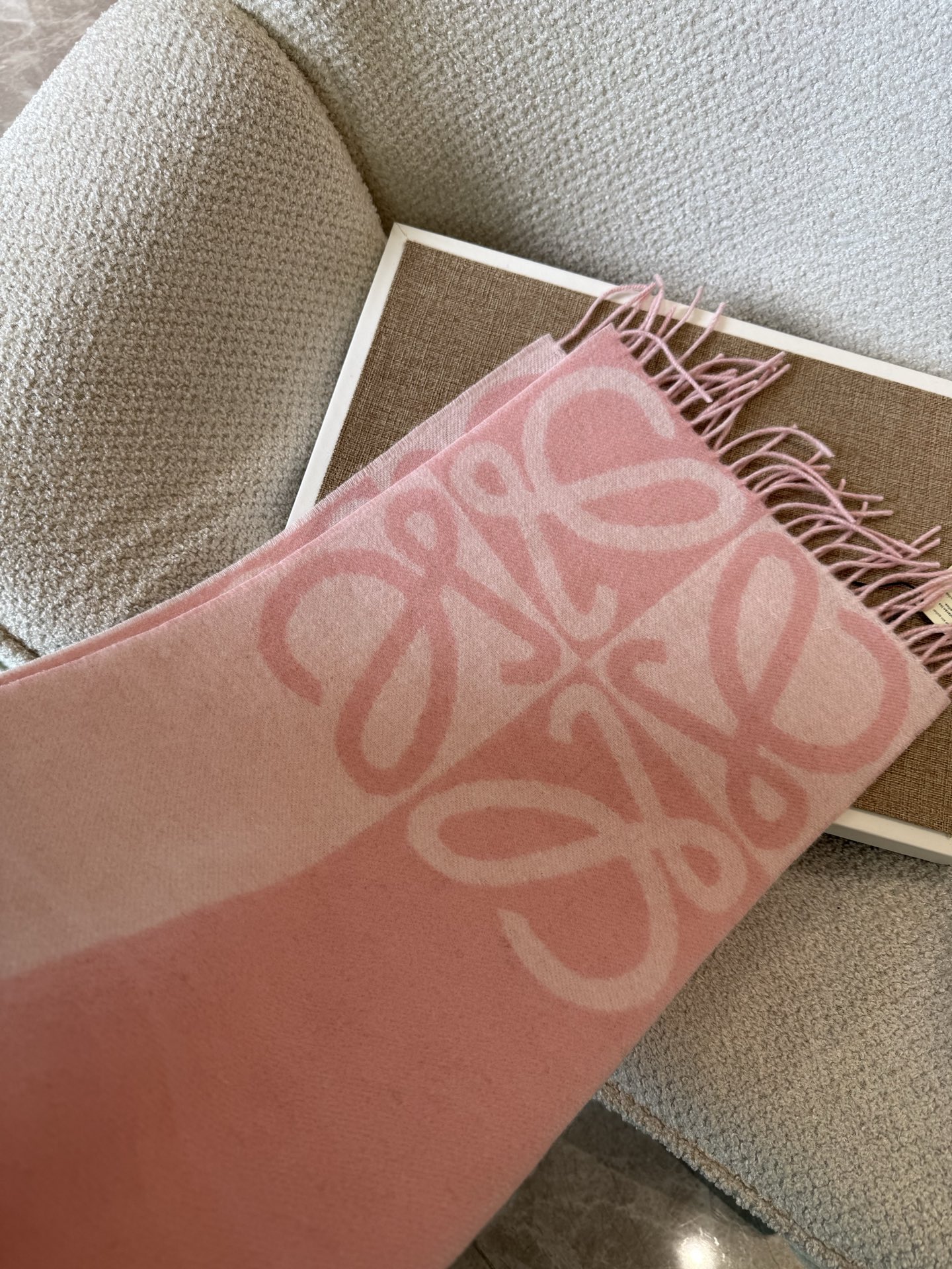 🆕 🆕 P💕同步 LOEWE罗意威｜双面拼色羊绒羊毛🤎💗 新品！粉拼驼这个配色真的温柔到骨子里 经典Anagram回纹大