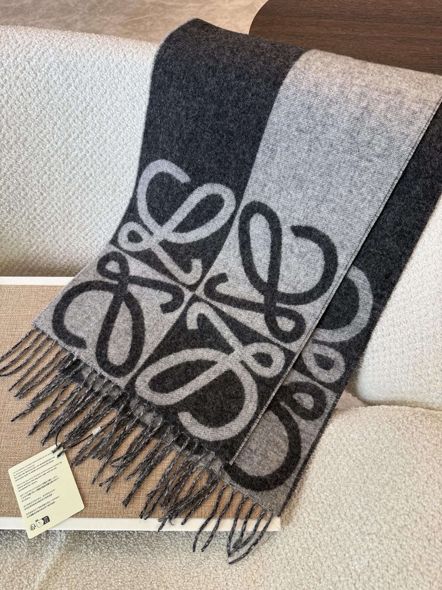 🆕 🆕 P💕同步 LOEWE罗意威｜双面拼色羊绒羊毛🤎💗 新品！粉拼驼这个配色真的温柔到骨子里 经典Anagram回纹大