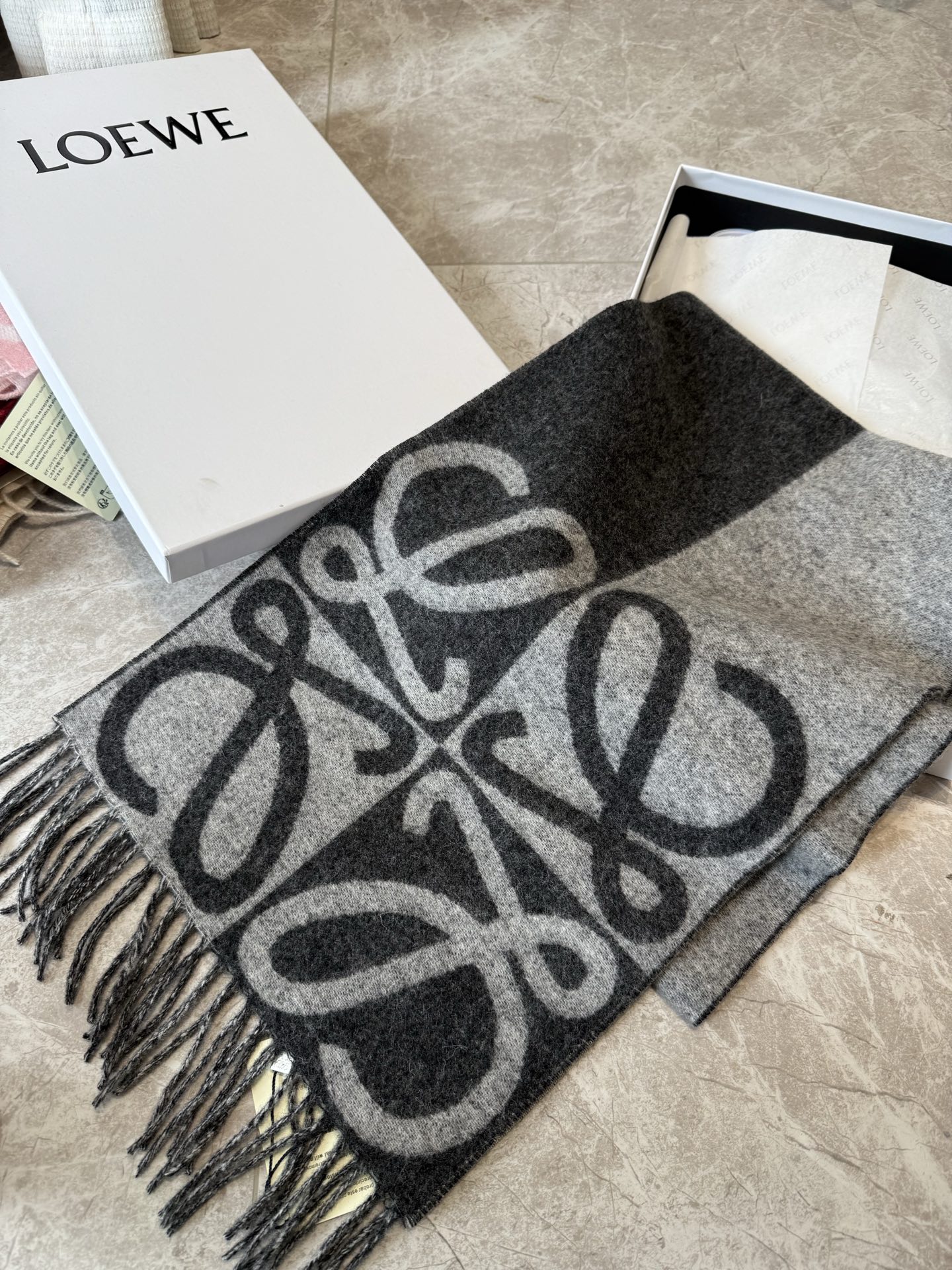 🆕 🆕 P💕同步 LOEWE罗意威｜双面拼色羊绒羊毛🤎💗 新品！粉拼驼这个配色真的温柔到骨子里 经典Anagram回纹大