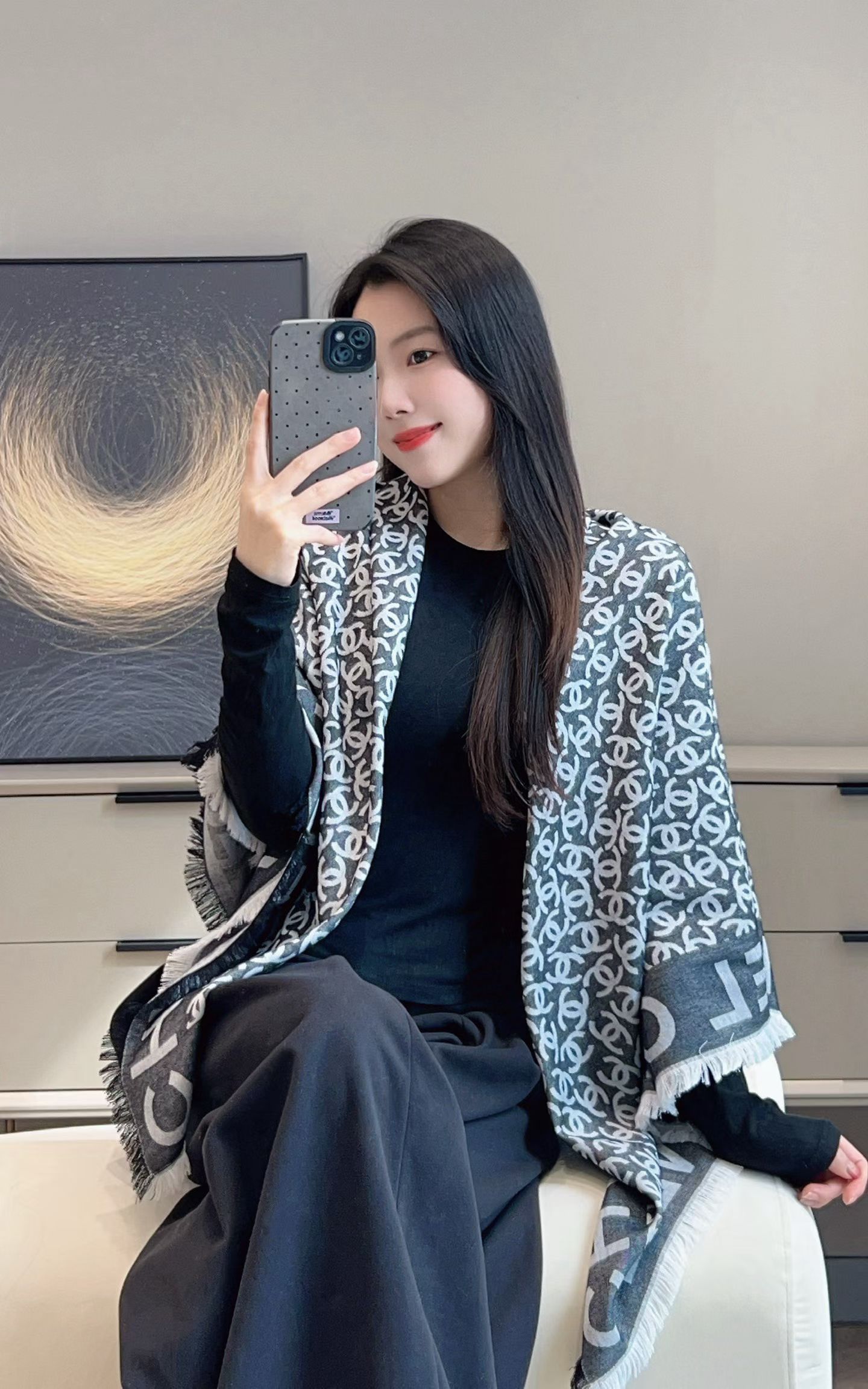 P【2026新Chanel】  经典茶花优雅Coco风，Chanel最新字母丝绒大方巾~气质到骨子里，香奶奶新一季的面料