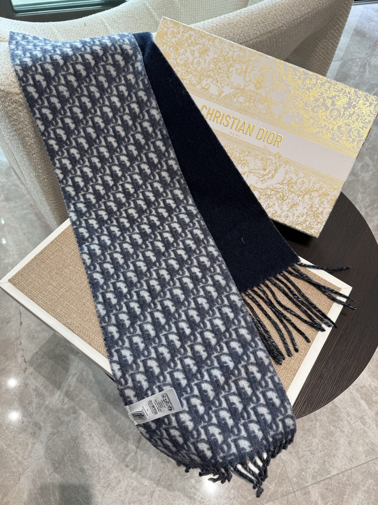 PDior男女款围巾雙色老花圍巾🧣 斷貨王 雙色老花圍巾🧣 100%山羊絨 3xxx超合適 這條一定大熱尺寸：145*1