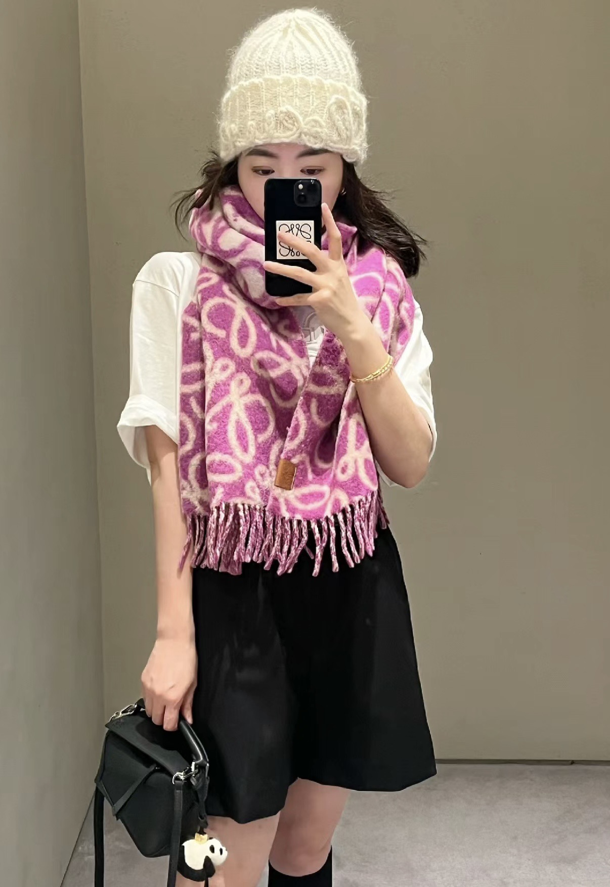 Loewe罗意威新品羊毛马海毛围巾❗️ 初秋奶茶女孩老钱风超嗲穿搭，初秋和奶茶色真的好搭大地色温柔又耐看，超高颜值，梦幻