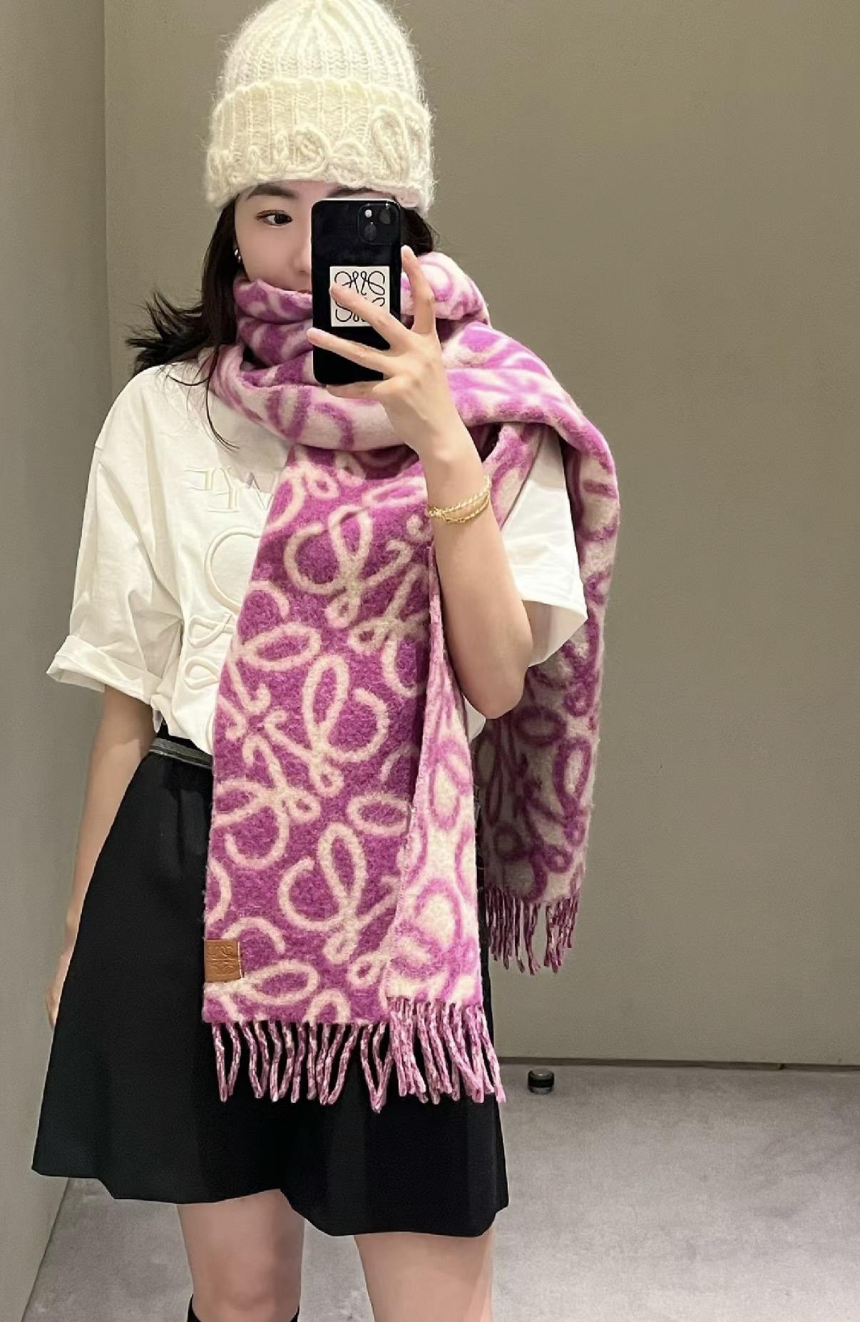 Loewe罗意威新品羊毛马海毛围巾❗️ 初秋奶茶女孩老钱风超嗲穿搭，初秋和奶茶色真的好搭大地色温柔又耐看，超高颜值，梦幻