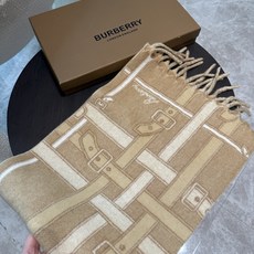 Burberry巴宝莉 围巾 100%山羊绒 双面羊绒围巾,双面两用设计,一面装饰 Burberry 条纹、专属标识和品 Burberry巴宝莉 围巾 100%山羊绒 双面羊绒围巾,双面两用设计,一面装饰 Burberry 条纹、专属标识和品