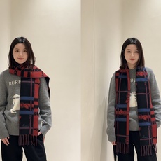 Burberry巴宝莉 围巾 100%山羊绒 双面羊绒围巾,双面两用设计,一面装饰 Burberry 条纹、专属标识和品 Burberry巴宝莉 围巾 100%山羊绒 双面羊绒围巾,双面两用设计,一面装饰 Burberry 条纹、专属标识和品