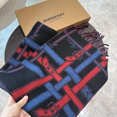 Burberry巴宝莉 围巾 100%山羊绒 双面羊绒围巾,双面两用设计,一面装饰 Burberry 条纹、专属标识和品 Burberry巴宝莉 围巾 100%山羊绒 双面羊绒围巾,双面两用设计,一面装饰 Burberry 条纹、专属标识和品