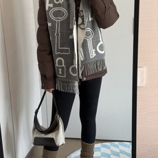 爱马仕钥匙男女款围巾且买且珍惜😍~都是出口订单所以比较难遇❤️东西讲究少而精😍好看的一定要收😎这款H家女士围巾,款式很有 爱马仕钥匙男女款围巾且买且珍惜😍~都是出口订单所以比较难遇❤️东西讲究少而精😍好看的一定要收😎这款H家女士围巾,款式很有