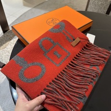 爱马仕钥匙男女款围巾且买且珍惜😍~都是出口订单所以比较难遇❤️东西讲究少而精😍好看的一定要收😎这款H家女士围巾,款式很有 爱马仕钥匙男女款围巾且买且珍惜😍~都是出口订单所以比较难遇❤️东西讲究少而精😍好看的一定要收😎这款H家女士围巾,款式很有