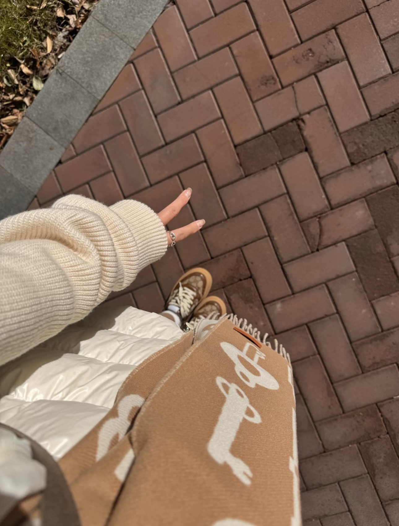 爱马仕钥匙男女款围巾且买且珍惜😍~都是出口订单所以比较难遇❤️东西讲究少而精😍好看的一定要收😎这款H家女士围巾，款式很有