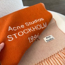 P🆕acne。最新款 【难得一见的温柔配色,低调又不失优雅❗】重点推荐❗双面配色,一条围巾两种风格搭配,高级舒适时髦气质 P🆕acne。最新款 【难得一见的温柔配色,低调又不失优雅❗】重点推荐❗双面配色,一条围巾两种风格搭配,高级舒适时髦气质