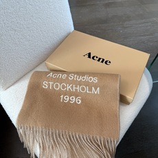 P🆕acne。最新款 【难得一见的温柔配色,低调又不失优雅❗】重点推荐❗双面配色,一条围巾两种风格搭配,高级舒适时髦气质 P🆕acne。最新款 【难得一见的温柔配色,低调又不失优雅❗】重点推荐❗双面配色,一条围巾两种风格搭配,高级舒适时髦气质