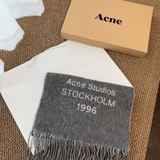 P🆕acne。最新款 【难得一见的温柔配色,低调又不失优雅❗】重点推荐❗双面配色,一条围巾两种风格搭配,高级舒适时髦气质 P🆕acne。最新款 【难得一见的温柔配色,低调又不失优雅❗】重点推荐❗双面配色,一条围巾两种风格搭配,高级舒适时髦气质