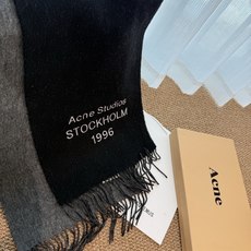 P🆕acne。最新款 【难得一见的温柔配色,低调又不失优雅❗】重点推荐❗双面配色,一条围巾两种风格搭配,高级舒适时髦气质 P🆕acne。最新款 【难得一见的温柔配色,低调又不失优雅❗】重点推荐❗双面配色,一条围巾两种风格搭配,高级舒适时髦气质