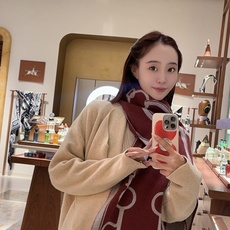 爱马仕钥匙男女款围巾且买且珍惜😍~都是出口订单所以比较难遇❤️东西讲究少而精😍好看的一定要收😎这款H家女士围巾,款式很有 爱马仕钥匙男女款围巾且买且珍惜😍~都是出口订单所以比较难遇❤️东西讲究少而精😍好看的一定要收😎这款H家女士围巾,款式很有