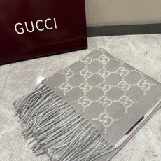 PGUCCI年度最火的GG纯羊绒围巾没有之一‼️快来举手有多少人在等这款围巾🤣经典永远是经典。上身的气场一秒钟体现。一款 PGUCCI年度最火的GG纯羊绒围巾没有之一‼️快来举手有多少人在等这款围巾🤣经典永远是经典。上身的气场一秒钟体现。一款