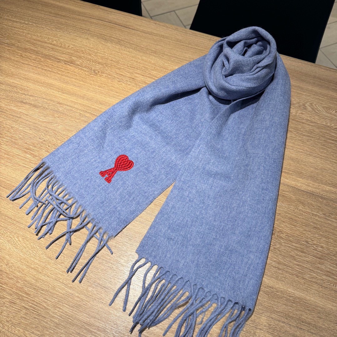 极简围巾，Ami新款上新啦♥️ 一眼高级的羊绒羊毛混纺围巾🧣 高级轻奢极简系列， 独一份高级👍 任何华丽的词儿形容不出来
