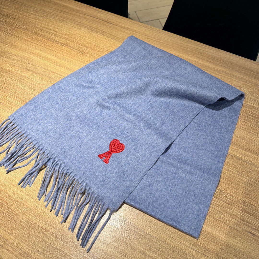 极简围巾，Ami新款上新啦♥️ 一眼高级的羊绒羊毛混纺围巾🧣 高级轻奢极简系列， 独一份高级👍 任何华丽的词儿形容不出来
