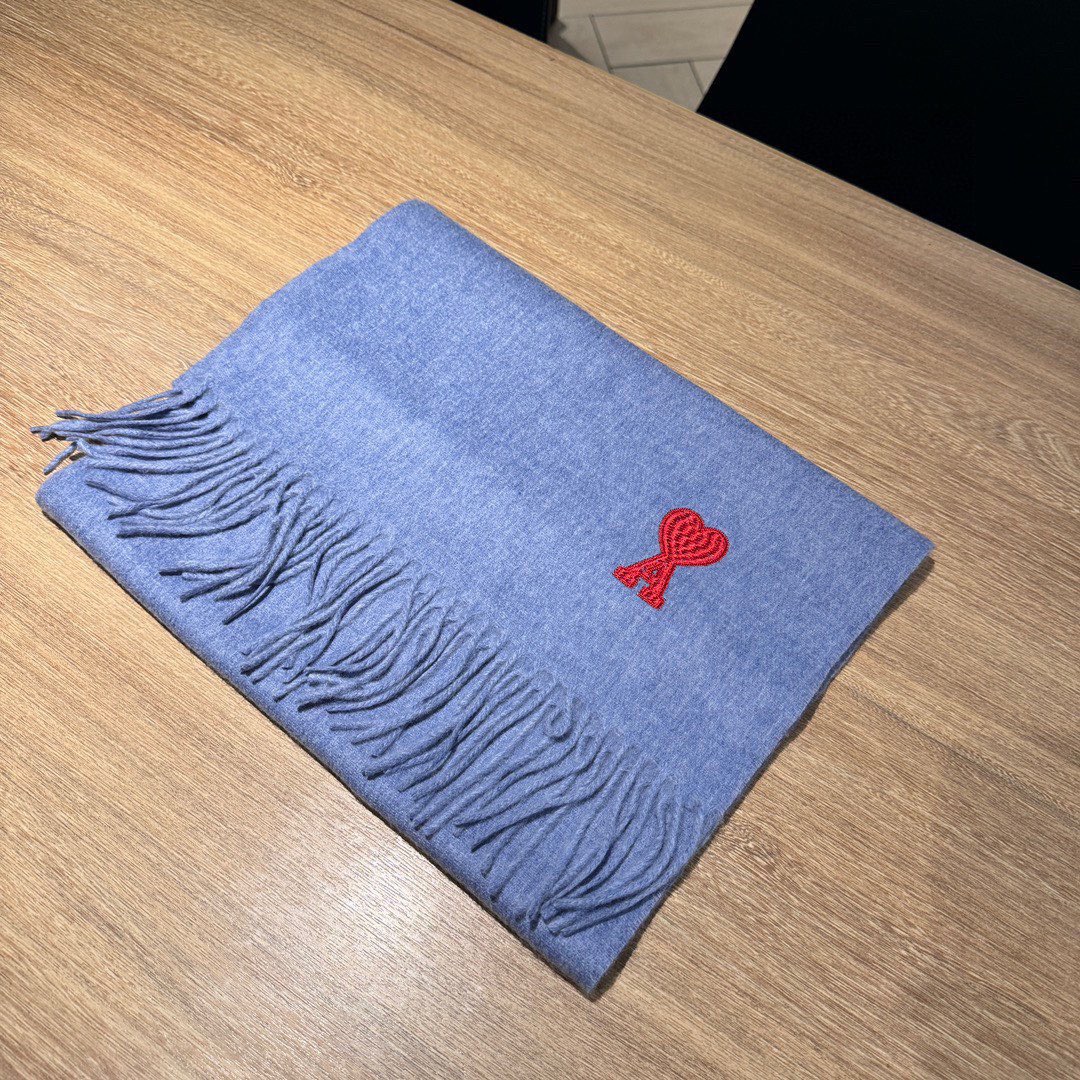 极简围巾，Ami新款上新啦♥️ 一眼高级的羊绒羊毛混纺围巾🧣 高级轻奢极简系列， 独一份高级👍 任何华丽的词儿形容不出来