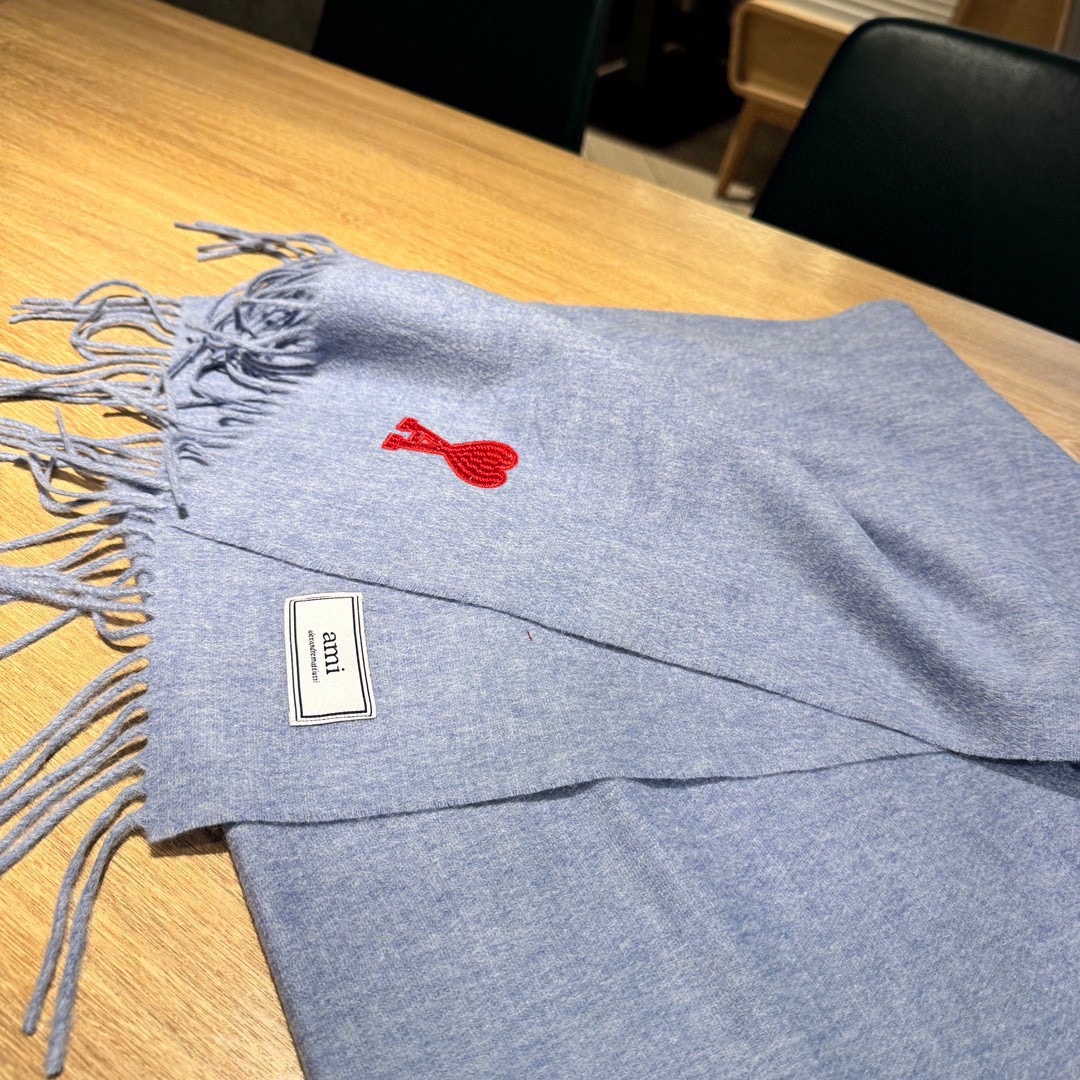 极简围巾，Ami新款上新啦♥️ 一眼高级的羊绒羊毛混纺围巾🧣 高级轻奢极简系列， 独一份高级👍 任何华丽的词儿形容不出来