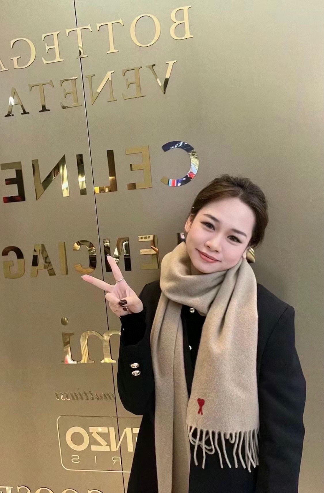 极简围巾，Ami新款上新啦♥️ 一眼高级的羊绒羊毛混纺围巾🧣 高级轻奢极简系列， 独一份高级👍 任何华丽的词儿形容不出来