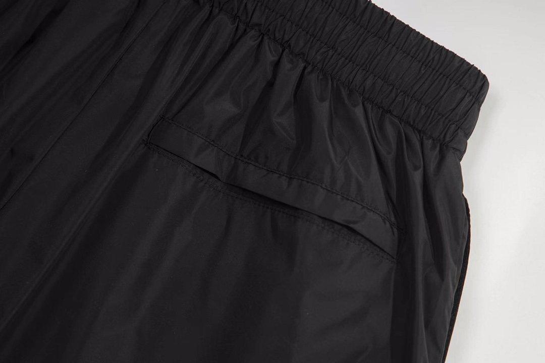 GVC Summer 2024SS Velvet Shorts with GVC College Signature, Loose Waist, Side Pockets - 图片 9