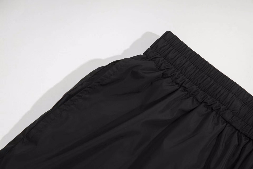 GVC Summer 2024SS Velvet Shorts with GVC College Signature, Loose Waist, Side Pockets - 图片 7