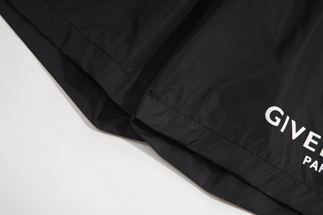 GVC Summer 2024SS Velvet Shorts with GVC College Signature, Loose Waist, Side Pockets - 图片 5