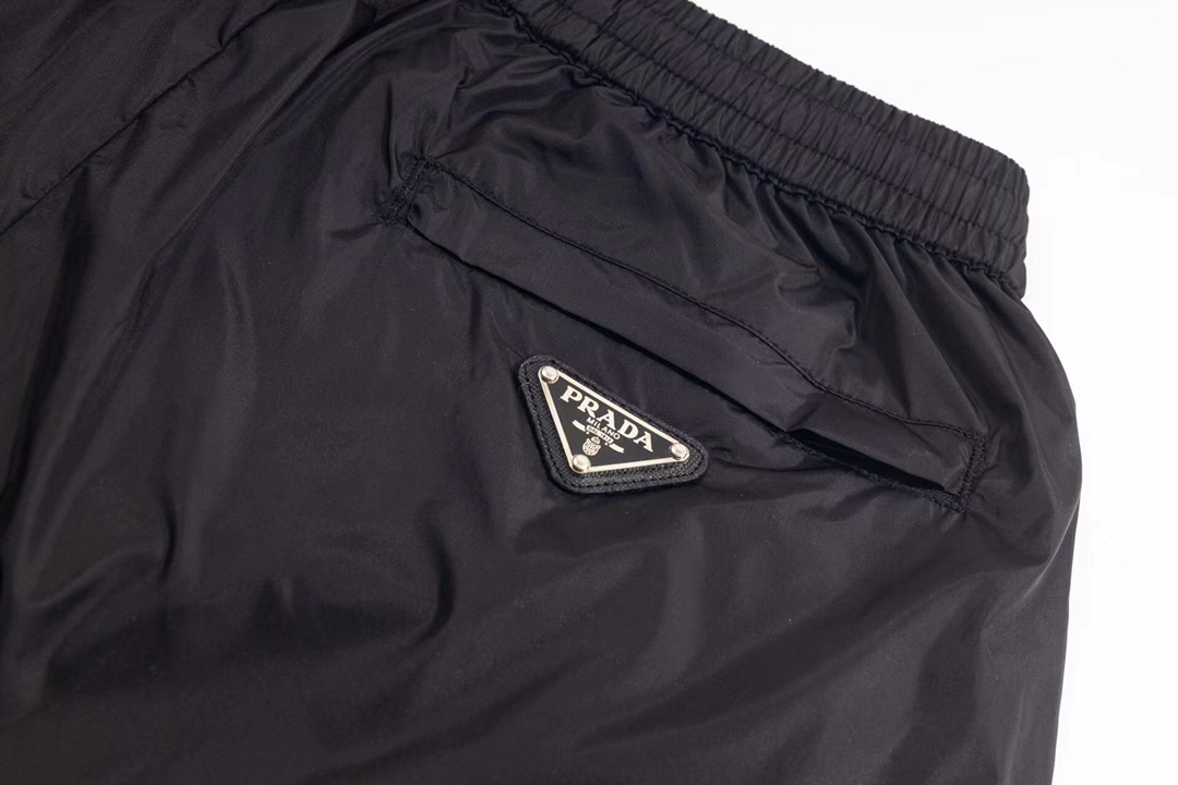 “408: Xgs Pradda Triangulations with Classic Nylon Fabric and Wide-Legged Pants” - 图片 9