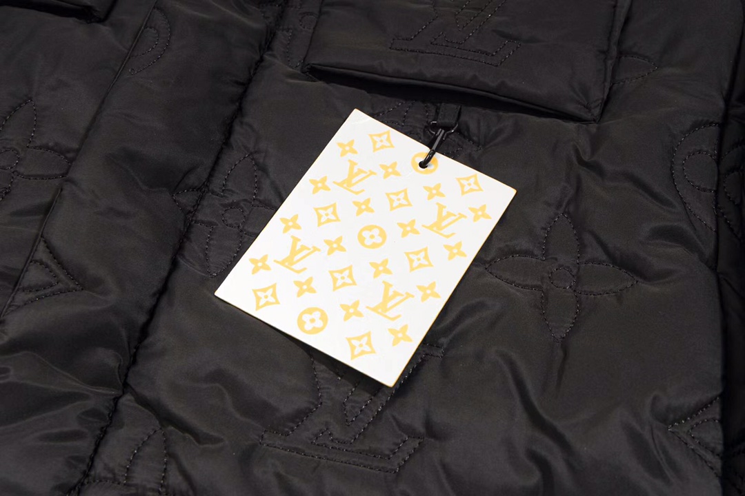 P300爆款1v家monogram轻软夹棉束腰夹克棉衬衫 棉衣外套 细节五金全部定制辅料 立体刺绣 帅气衬衫版型 绝对超帅。尺码XS-L