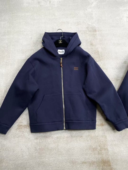 Miu Miu 24FW Navy Knit Jacket, High-Quality Cotton Blend, Embroidered Logo 1 Miu Miu 24FW Navy Knit Jacket, High-Quality Cotton Blend, Embroidered Logo