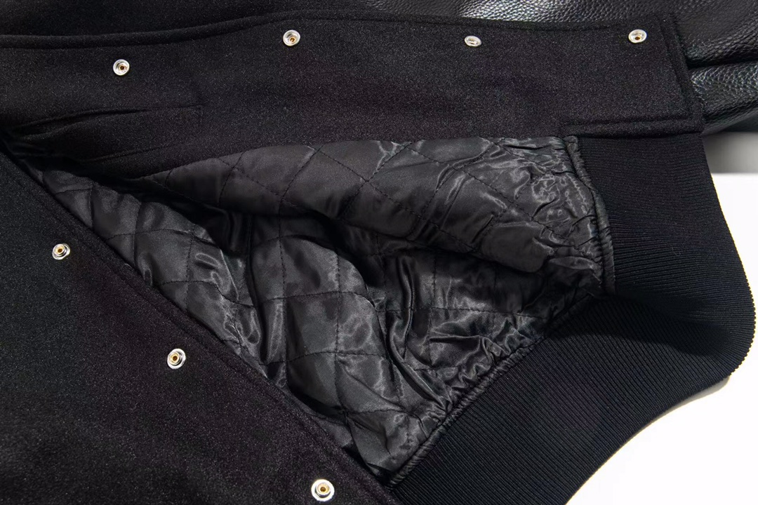 Luxury Wool Fabrics with 4G Logo Metal Decorations: Barlock Style Innovation - 图片 8