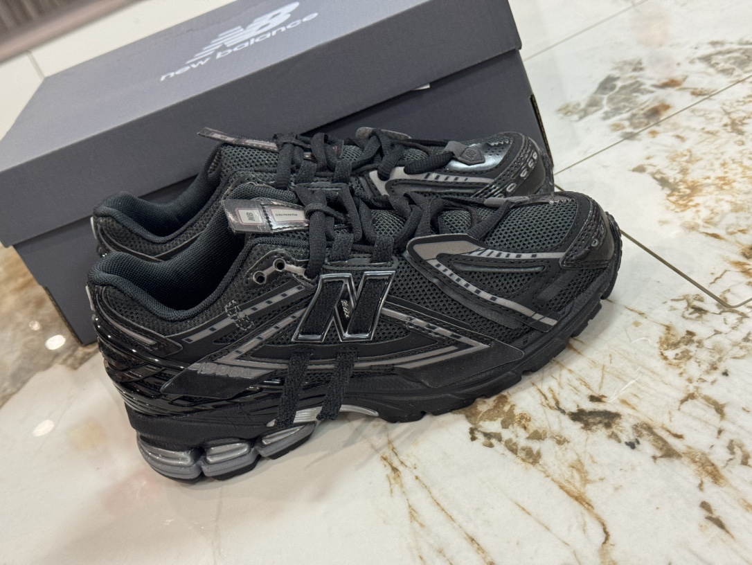 NO:279750,Spot store Beggar customization [K version] New Balance m1906 series Full set of original last original cardboard original factory data development Imported sandwich mesh Original imported leather correct velvet feel card color Correct midsole pull-up midsole mesh details Original factory standard cut with purple light anti-counterfeiting Customized heel transparent crystal module Brushing combination The degree of fit of the big bottom glue color control is perfect, neatness challenge the artists of the entire network Multi-channel sequence QC control quality is perfect, craftsmanship is ingenious, the process takes two months to complete, the process is extremely complex and difficult to imagine, newly opened independent private mold big bottom Correct combination big bottom High-end retail Beg 1906 Special product size36 37 37.5 38 38.5 39 40 40.5 41 42 42.5 43 44 44.5 45  Article number M1906AF code hxs320340, new balance19860909档口现货 乞丐定制【K版】新百伦nb new balance m1906系列 全套原楦原纸板原厂数据开发 进口三明治网面 原装进口皮料正确绒感卡色 正确中底拉帮中底网布细节 原厂标裁带紫光防伪 定制后跟透明水晶模块 冲裁组合 大底贴合程度胶水上色把控完美 整洁度挑战全网艺术家 多道序qc把关品质完善 匠心打造 耗时两个月开发完成 工艺极其复杂难度可想而知 新开独立私模大底 正确组合大底 高端零售 丐1906 专供产物 size36 37 37.5 38 38.5 39 40 40.5 41 42 42.5 43 44 44.5 45 货号M1906AF 编码hxs320340,,new balance,Men's shoes